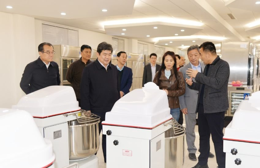 市委常委、統(tǒng)戰(zhàn)部部長(zhǎng)李家良陪同客人到濱州市(圖4)